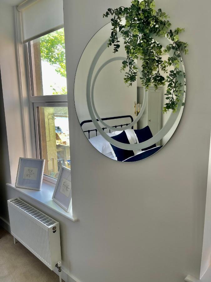 Seaview Flat With Balcony, Spacious 2 Bedroom Вортінг Екстер'єр фото