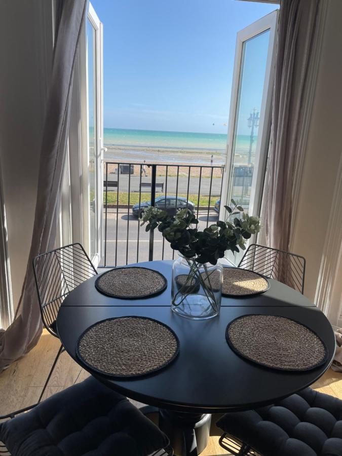 Seaview Flat With Balcony, Spacious 2 Bedroom Вортінг Екстер'єр фото