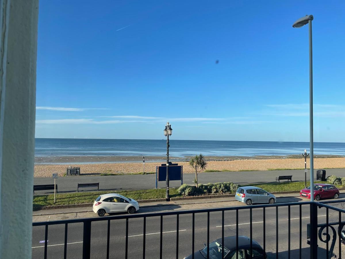 Seaview Flat With Balcony, Spacious 2 Bedroom Вортінг Екстер'єр фото