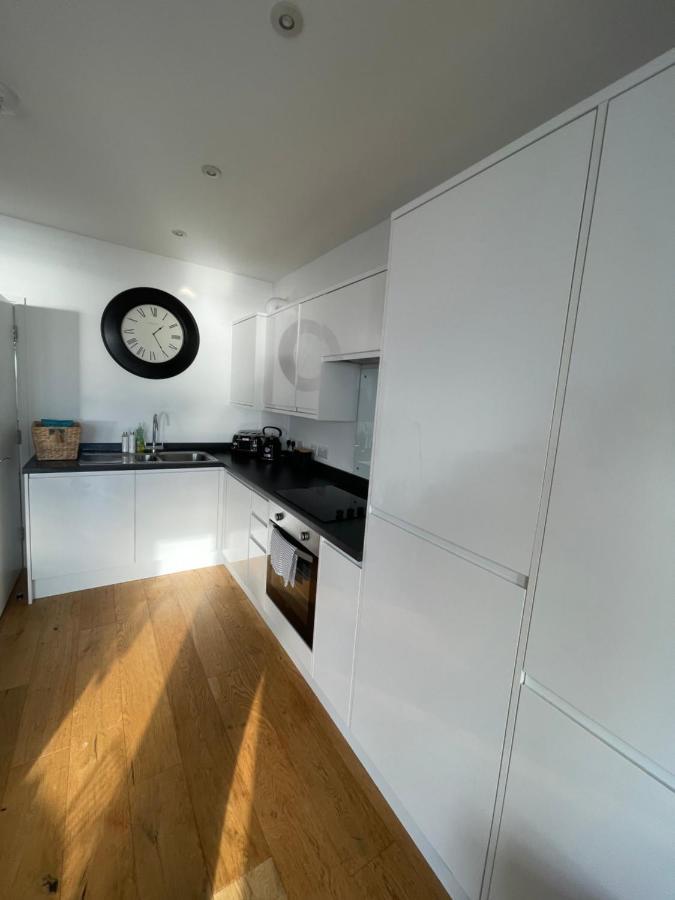 Seaview Flat With Balcony, Spacious 2 Bedroom Вортінг Екстер'єр фото